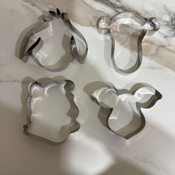 4 metal Winnie the Pooh cutters - Picture 1 of 1